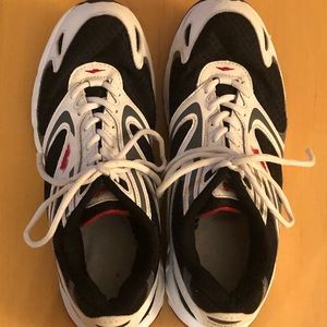 AVIA ATHLETIC SHOES